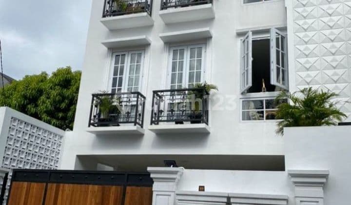 Rumah Baru Mewah 3 Lantai Siap Huni Nyaman Strategis di Jl Siaga Pejaten Barat Jakarta Selatan