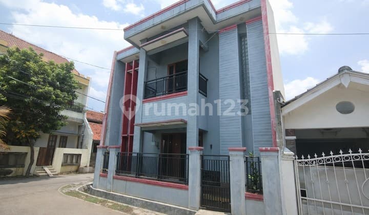 Dijual Rumah Luas 2 Lantai Bebas Banjir Selangkah ke Tol di Jati Asih Bekasi