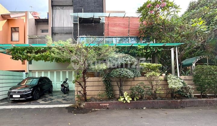 Rumah Hook 2 Lantai Dekat Jalan Raya di Duren Sawit Jakarta