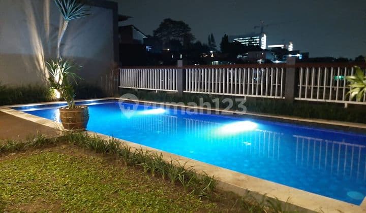 Rumah mewah kolam renang pemandanga city view