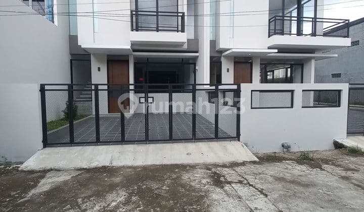 Rumah Bangunan baru minimalis di leuwi panjang