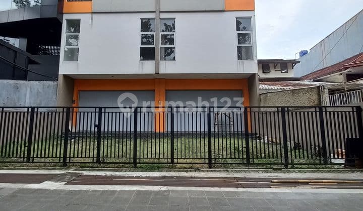 Ruko di bandung tengah bagus untuk bank, kantor dan cafe