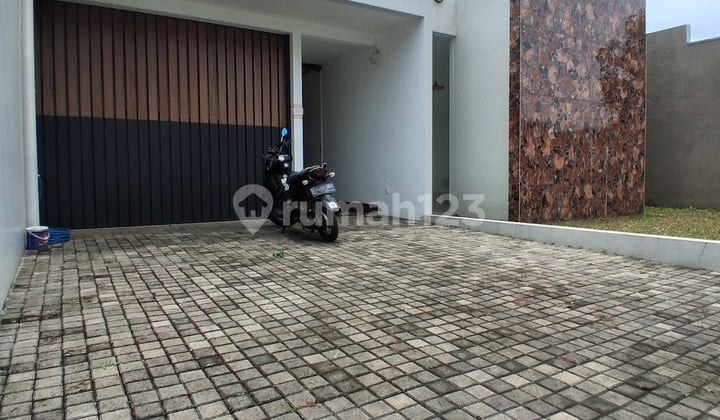 Rumah Bangunan Baru di Setiabudi Regency
