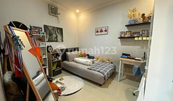 Single-Story Minimalist House Duplex