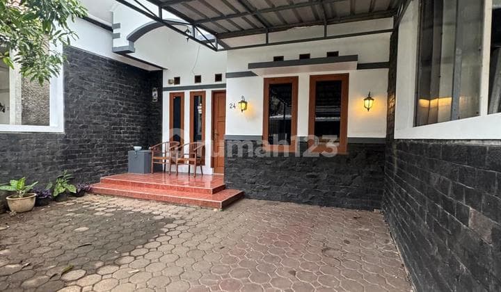 House Within a Cluster in Antapani