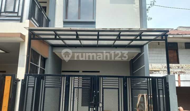 Minimalist House in Suryalaya Buah Batu