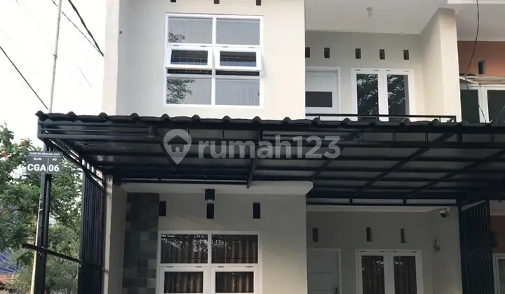 Minimalist House in Dicisaranten Arcamanik