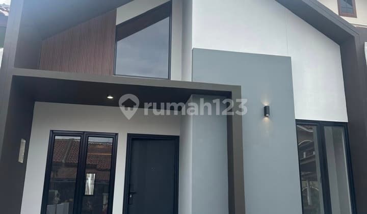 Rumah Baru Siap Huni di Palem Semi Karawaci