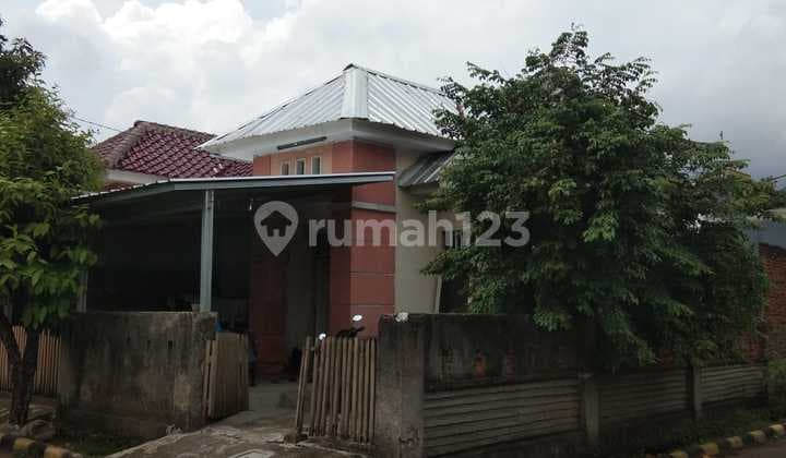 Corner House in Legok Permai