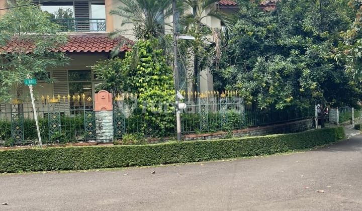 TURUN HaRGA!! Rumah hoek besar siap huni dengan good s.pool di Bintaro, Jakarta Selatan