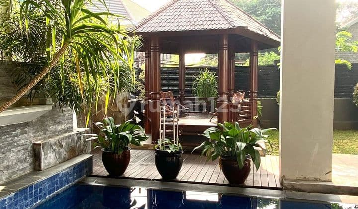 Rumah mewah besar, semi furnished dengan s.pool di Jln BDN, Cilandak, Jakarta Selatan