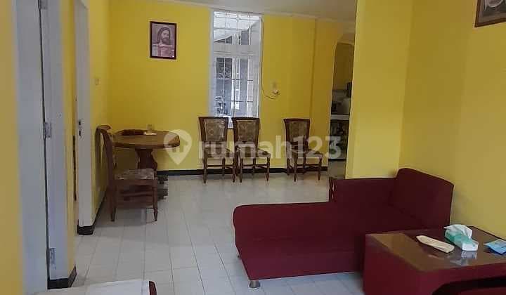 Rumah Lama Terawat Padasuka Dekat Sucore