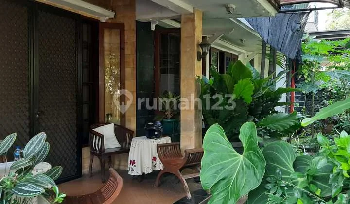 Murah ,Jual Cepat Rumah Asri Depan Taman Area Kebayoran Baru