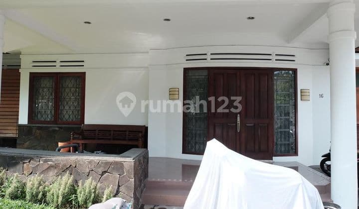 Well-Maintained Luxury House in Dago Wing Near Cikapayang, Strategic and Affordable