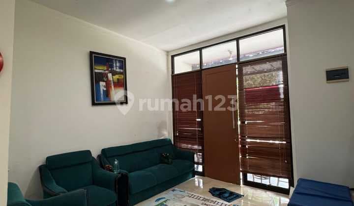 Rumah di Sektor 9, di Lokasi Strategis, 2 Lantai