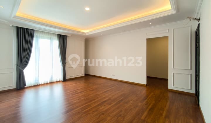 Rumah Mewah Bergaya American Clasic, SHM