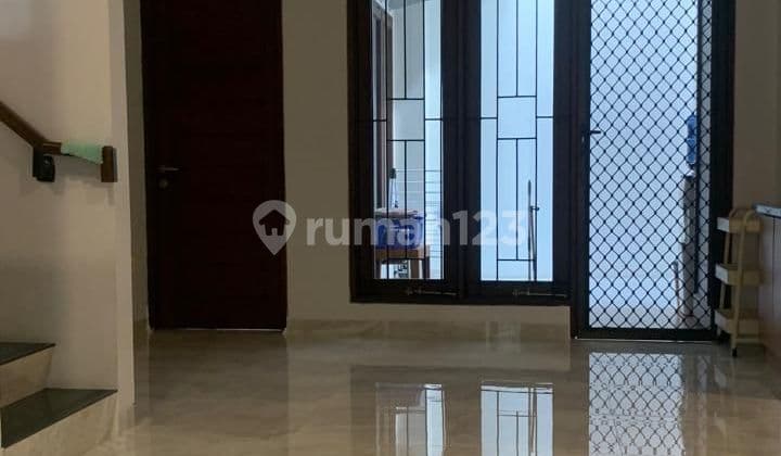 Rumah Bagus di Bintaro Jaya 9 Semi Furnished