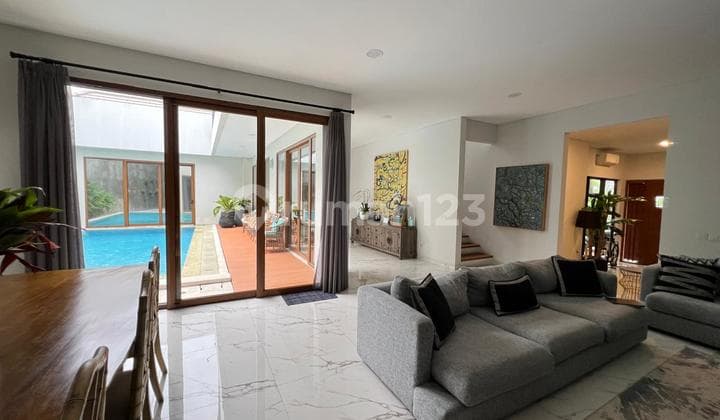 Hunian Elegan dan Nyaman, Dibangun Sendiri dengan Kualitas Terbaik, Cocok untuk Keluarga yang Mengutamakan Kenyamanan dan Lokasi Premium.