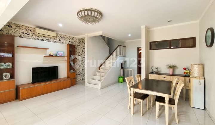 Rumah dalam cluster,jalan lebar di Bintaro Jaya 9