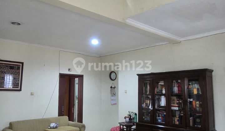 Rumah yang Memiliki Posisi Hoek dengan Space Taman Memiliki Bangunan 2.