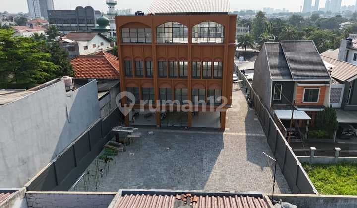 Building in a Strategic Location on Jl Harsono RM Ragunan, South Jakarta