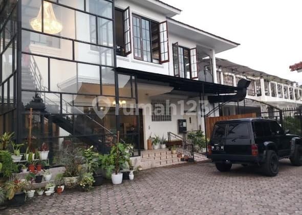 Villa di Lokasi Strategis di Jl Kadudampit Raya Sukabumi Jawa Barat