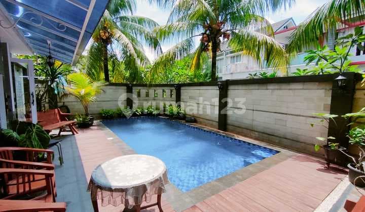 Dijual Rumah Bagus Dengan Pool Lokasi di Emerald Bintaro