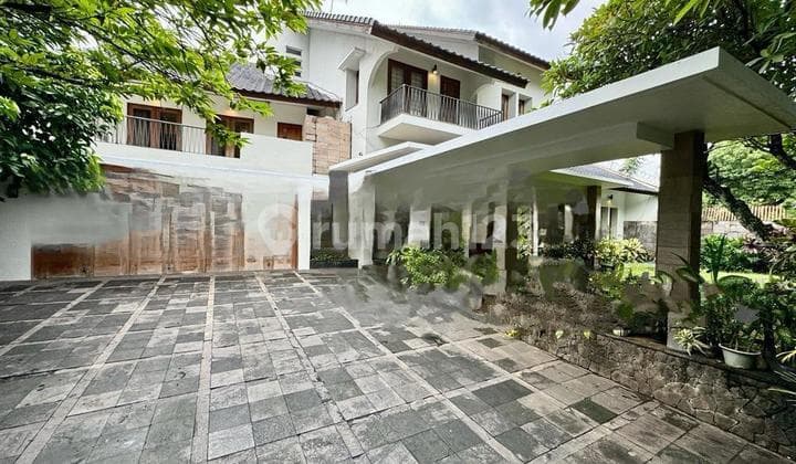 Nice Unique House on Darmawangsa Street, Kebayoran Baru, South Jakarta