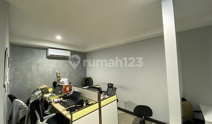 Rumah Bergaya Modern Siap Huni Tahun Ini di Bintaro 5