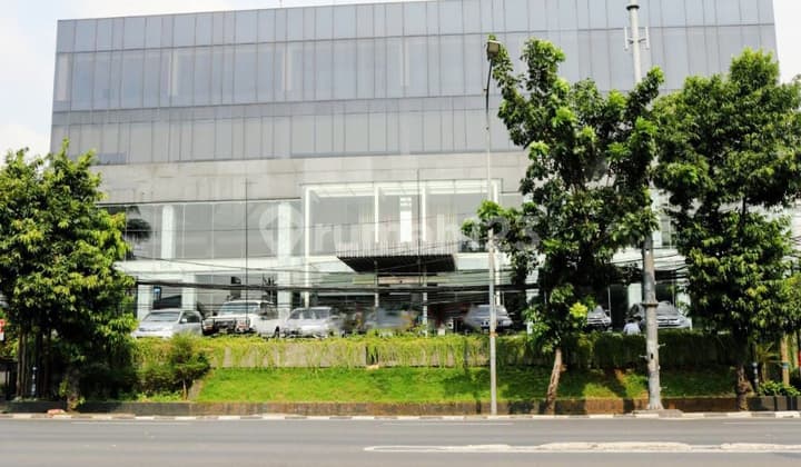 Gedung 4 Lantai Ex Showroom di Pinggir Jl Ragunan Jakarta Selatan