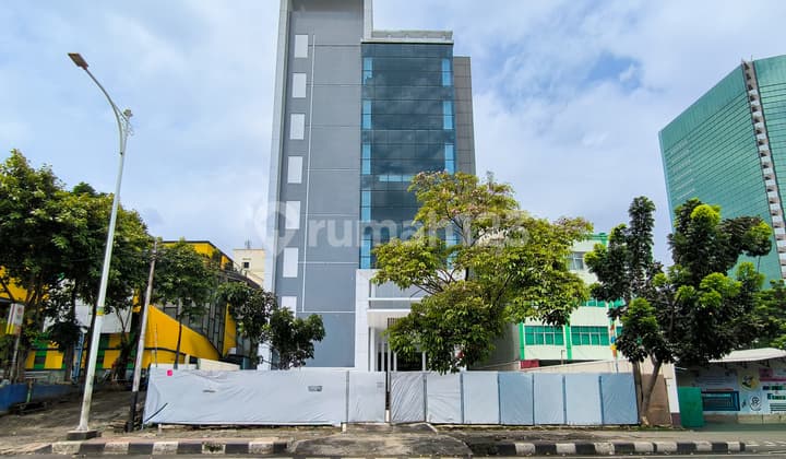 Gedung Perkantoran 8 Lantai di Mampang Prapatan Jakarta Selatan