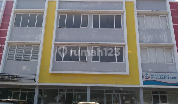 Ruang Usaha Siap Pakai Lokasi Bagus Sekali, Lebar 10m, 3 Lantai Luas 450m