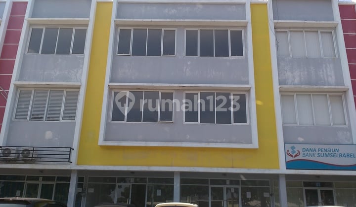 Ruang Usaha Siap Pakai Lokasi Bagus Sekali, Lebar 10m, 3 Lantai Luas 450m