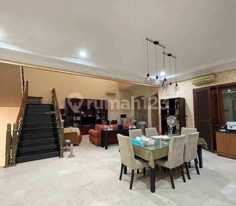 Rumah Siap Huni di Permata Buana,3lantai, American Classic, Hadap Favorit Selatan