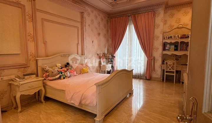 Sold Classic European House, with Pool, High Spec Interior and Luxury