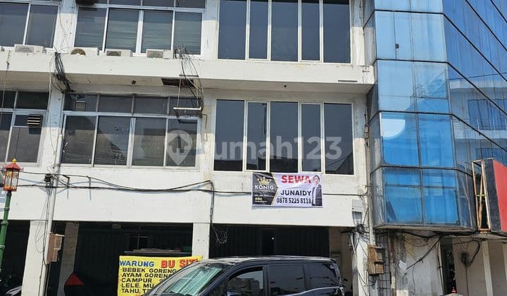 Ruko Kembang Jepun Siap Pakai. Full Renovasi. Hadap Jalan Raya.