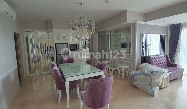 The Peak Residence 30th Floor Luxury Apartment above Tunjungan Mall Private Elevator. Fully Furnished.