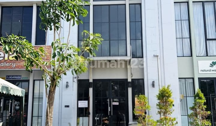 Ruko Wisata Bukit Mas (WBM) Grand Palais Siap Pakai. Hadap Jalan Utama Perumahan.