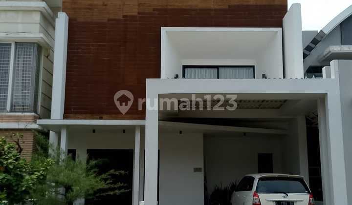 Royal Residence Buckingham Ready-to-Live Minimalist Home