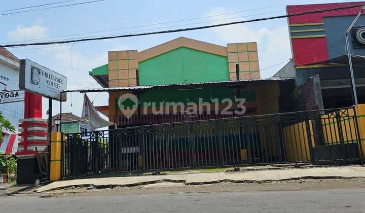 Jalan Gajah Mada, Lumajang Ruko & Gudang Siap Pakai.