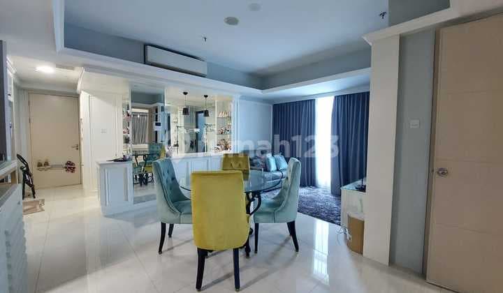 Apartment Pakuwon Mall La Riz lt. R8 Full Furnish. Private Lift. Private Foyer.