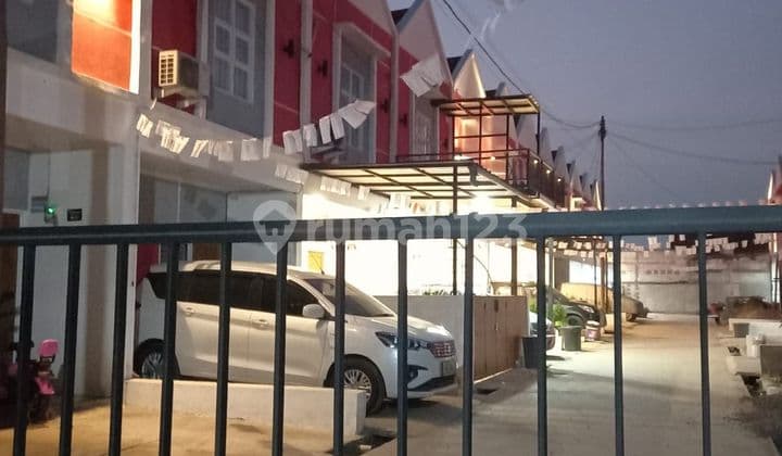 Rumah 2 lantai dekat stasiun dan tol Rumah 2 Lantai SHM di Jalan Bakti abri Baru Selatan