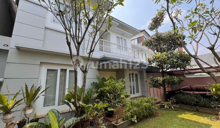 Rumah Cantik dan Asri Dekat Gandaria City