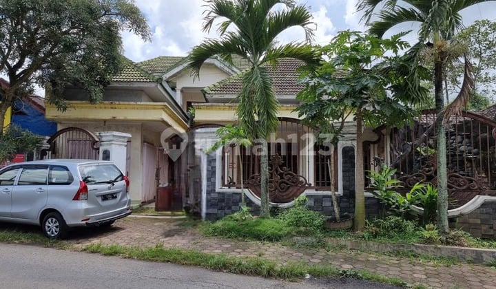 FOR SALE, SPACIOUS HOUSE IN TAJINAN, MALANG