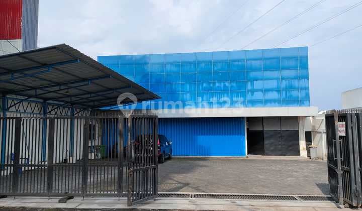 ruko strategis di daerah blimbing jalan raya pusat kota . sangat startegis bekas showroom