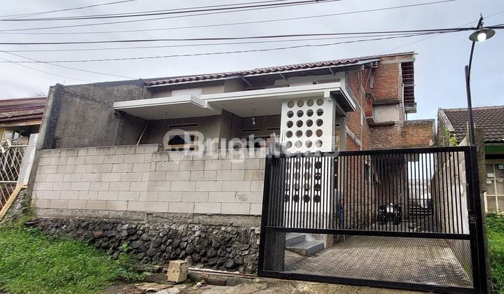 rumah di di vila gunung buring kota malang