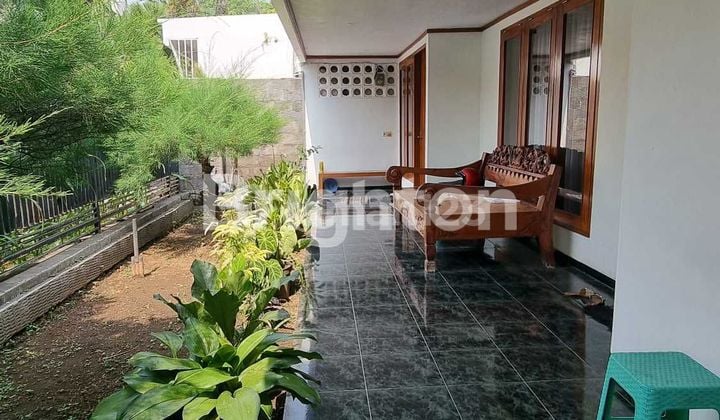 rumah cantik daerah buah buahan kota malang