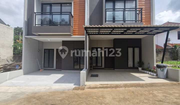 Rumah 2 Lantai Cantik Dekat Toll & LRT Cibubur Bebas Banjir SHM