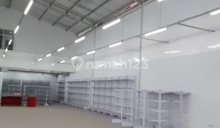 New building for supermarket, showroom, etc.