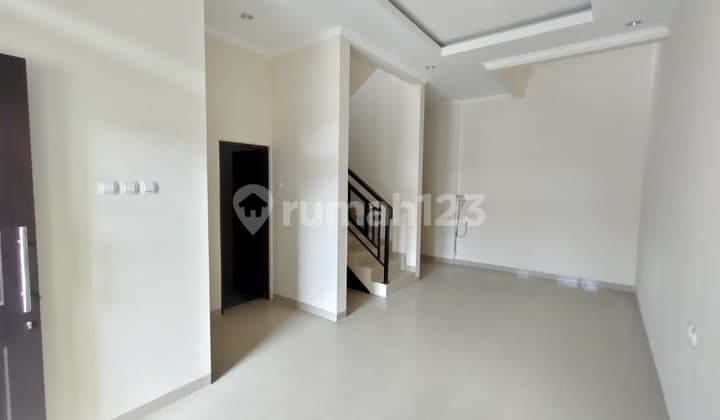 Rumah baru 2 lantai tengah kota @ Turangga
